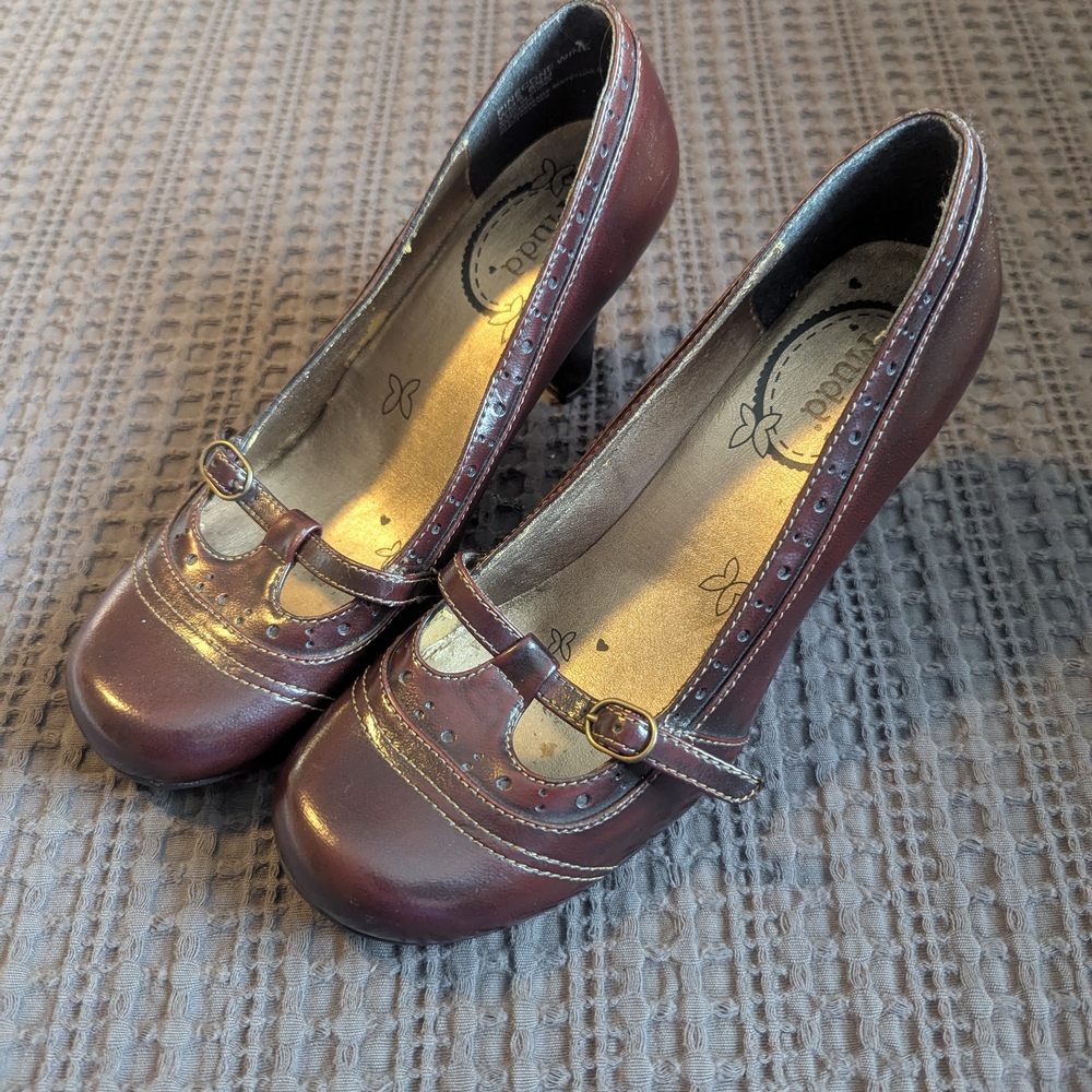 Mudd Women's Size 8.5 Mary Jane Heels